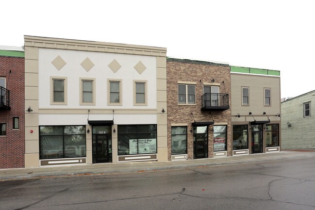 102 16th Ave SW in Cedar Rapids, IA - Building Photo - Building Photo
