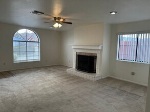 21441 Santa Barbara Dr in Tehachapi, CA - Building Photo - Building Photo