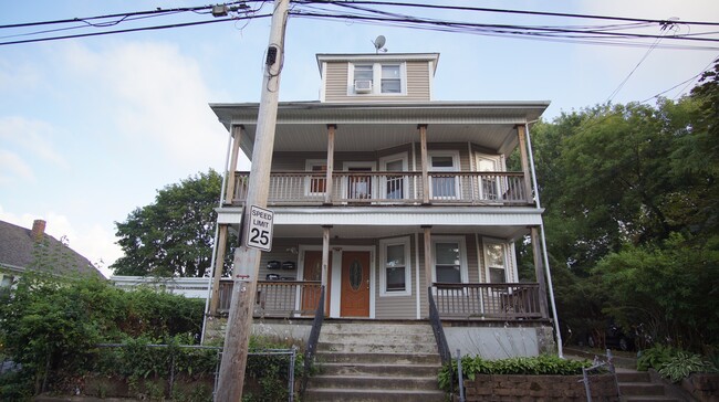 230 Bay View Ave, Unit #3 in Cranston, RI - Building Photo - Building Photo
