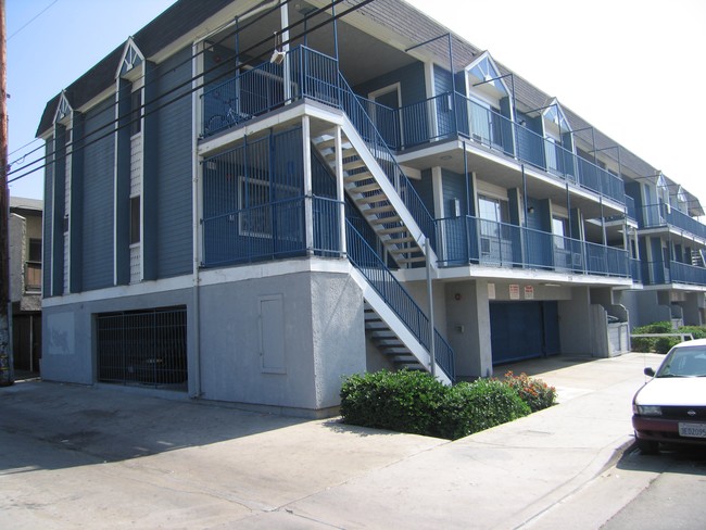 The Oak Street Apartments in Santa Ana, CA - Building Photo - Building Photo