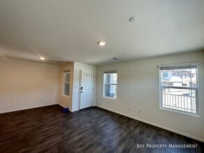 1124 Meadow Sparrow Pl in Henderson, NV - Building Photo - Building Photo