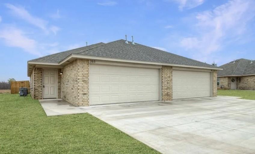 1104 Ashton Ln in Yukon, OK - Foto de edificio