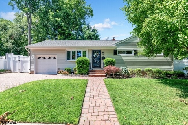 property at 862 Manhattan Ave