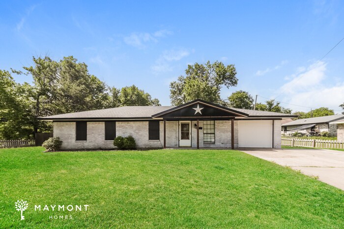 506 E Hickory St in Kaufman, TX - Building Photo