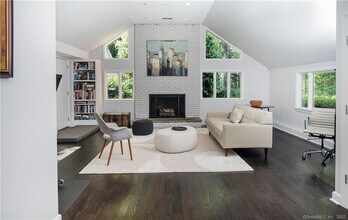 117 Tobys Ln in New Canaan, CT - Building Photo - Building Photo