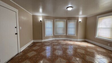 1335 102nd Ave-Unit -A in Oakland, CA - Building Photo - Building Photo