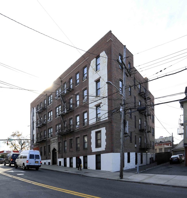 6 Webster Ave in New Rochelle, NY - Building Photo - Building Photo