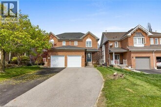 30 Harnesworth Crescent in Hamilton, ON - Building Photo - Building Photo