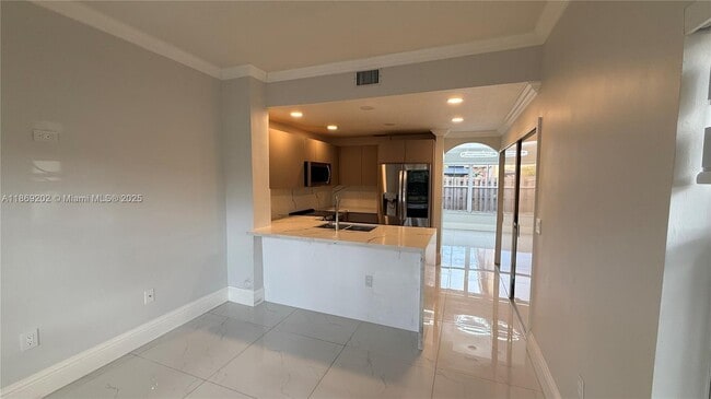 8480 NW 139th Ln in Miami Lakes, FL - Building Photo - Building Photo