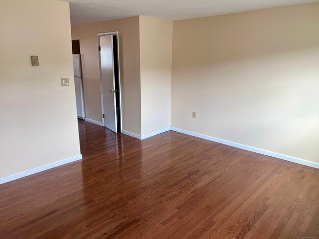 1081 New Haven Rd in Naugatuck, CT - Building Photo - Building Photo