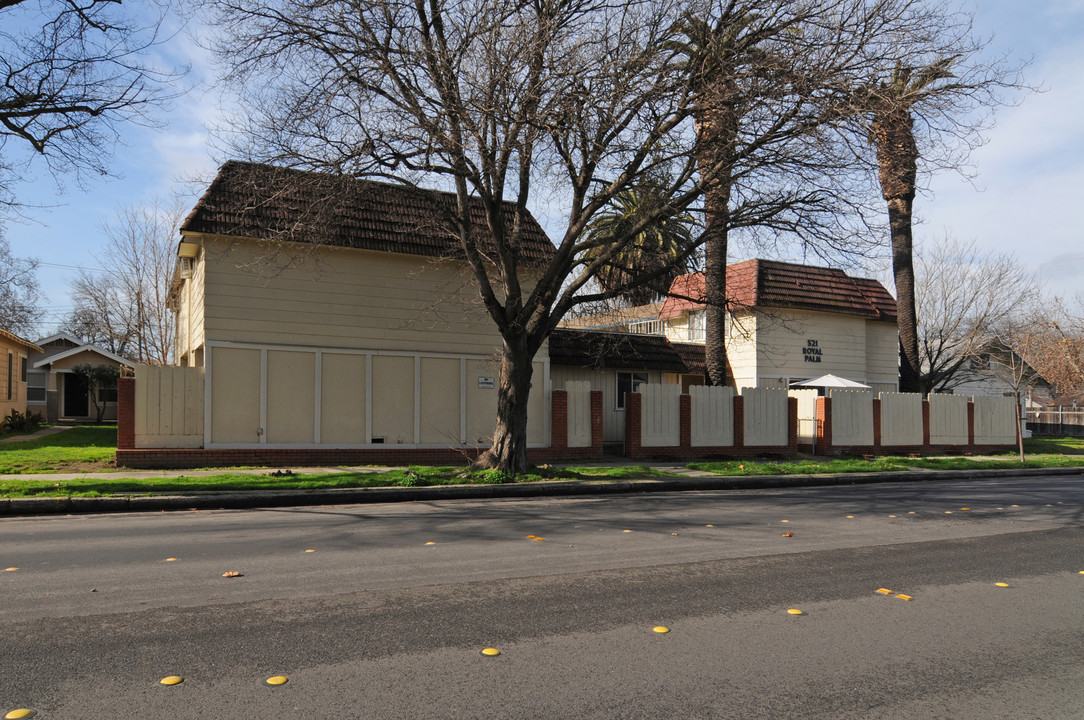 Royal Palms in Modesto, CA - Building Photo