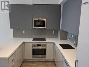 2916 Hwy 7 in Vaughan, ON - Building Photo - Building Photo