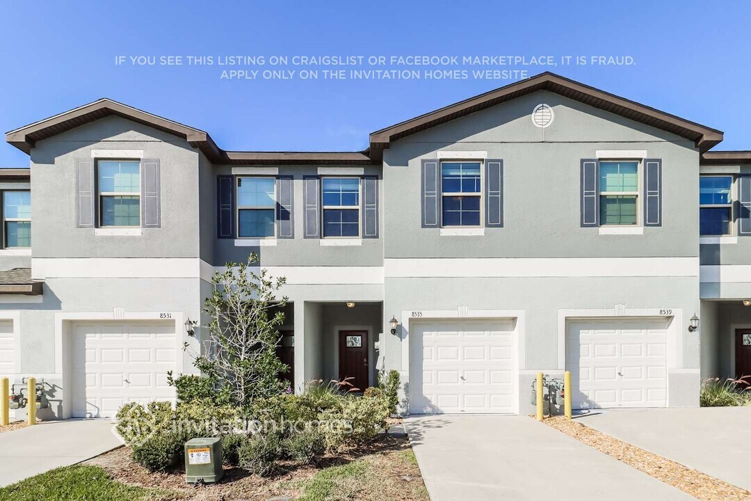 8535 Campus Woods Way in New Port Richey, FL - Building Photo