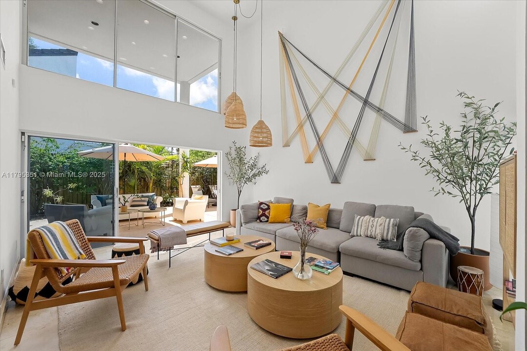 2721 SW 22nd Ave in Miami, FL - Building Photo