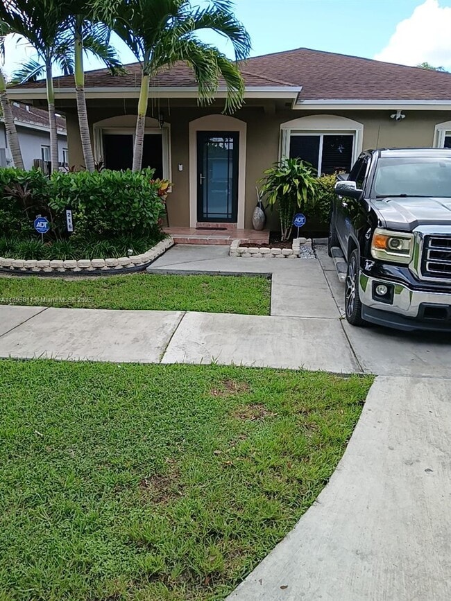216 SW 15th Rd in Homestead, FL - Building Photo - Building Photo