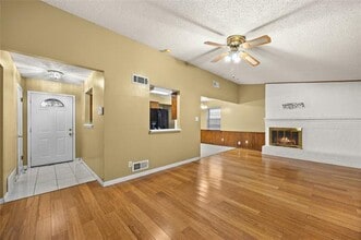 517 McDivitt Dr in Garland, TX - Building Photo - Building Photo