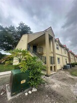 18318 NW 68th Ave in Hialeah, FL - Building Photo