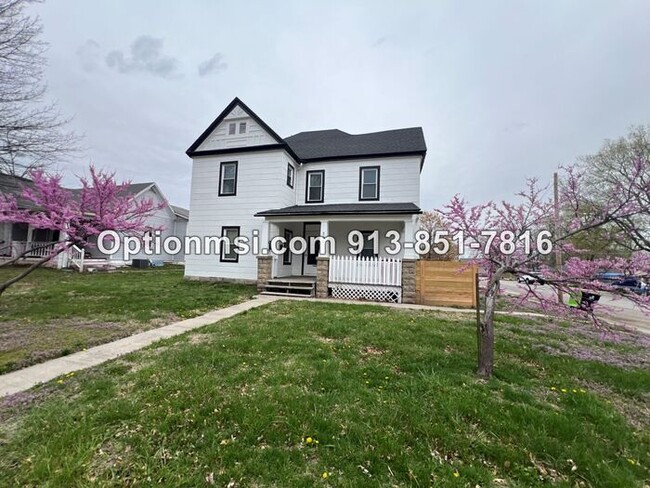 505 S Independence St in Harrisonville, MO - Building Photo - Building Photo