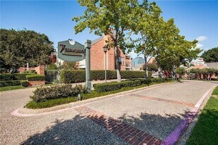 12660 Hillcrest Rd, Unit 3202 in Dallas, TX - Building Photo
