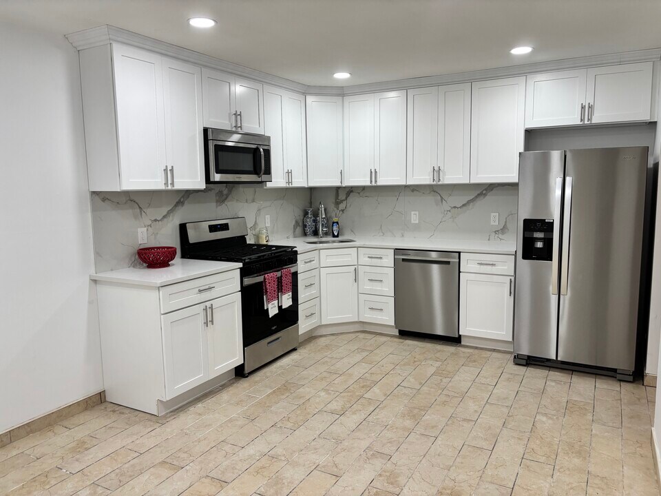 94 Cherokee Dr in Galloway, NJ - Building Photo