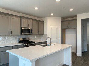 8349 Akino Ct in Elk Grove, CA - Building Photo - Building Photo