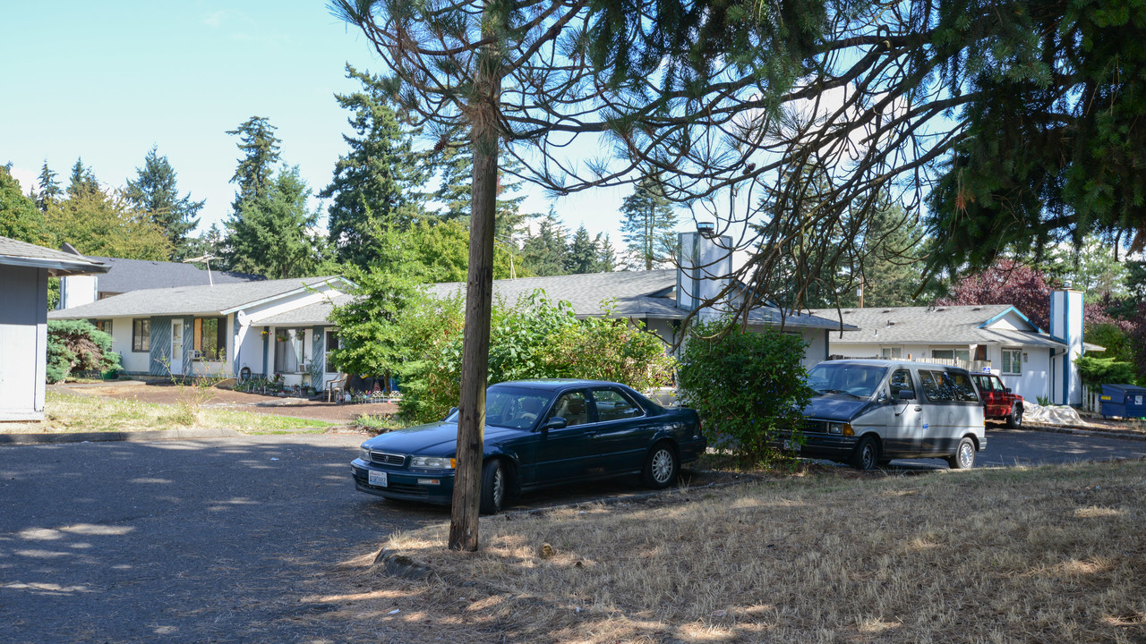 13217 SE Powell Blvd in Portland, OR - Building Photo