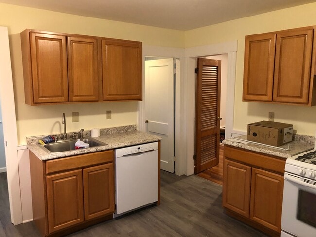 326 Winthrop St, Unit 2-3 floors