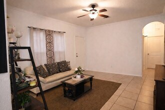 250 7th St in Hempstead, TX - Foto de edificio - Building Photo