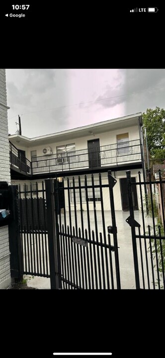 1930 W Dallas St in Houston, TX - Foto de edificio