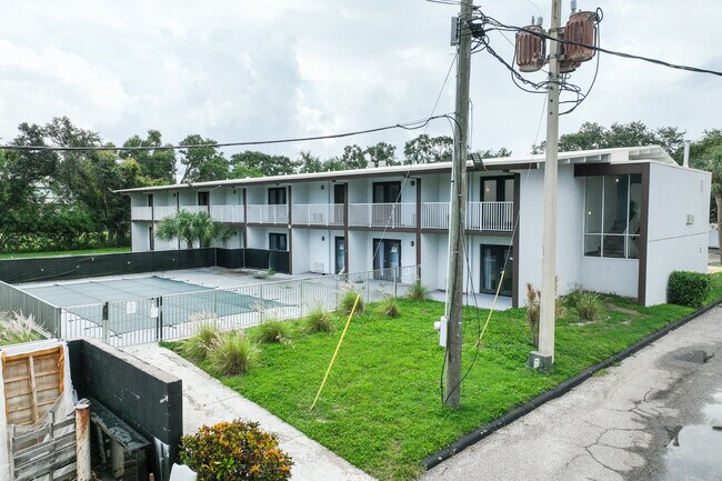 20788 US Highway 19 N in Clearwater, FL - Building Photo - Building Photo