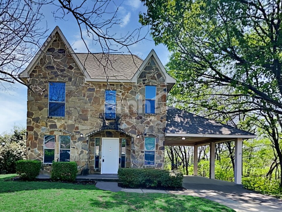 315 Lakeside Dr in Rockwall, TX - Building Photo