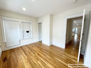 15 Sunset St, Unit 2 in Boston, MA - Building Photo - Building Photo