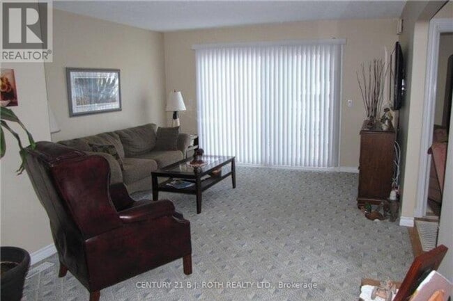 141 Gunn St in Barrie, ON - Building Photo - Building Photo