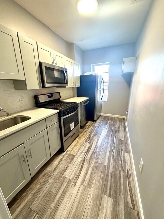 644 Newark Ave in Jersey City, NJ - Building Photo