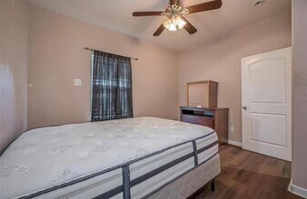 511 Dahlia St in Prairie View, TX - Building Photo - Building Photo