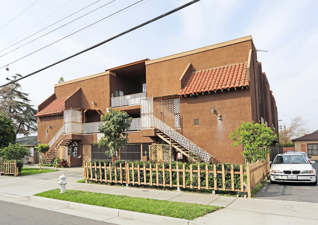 Flower Street Apartments in Santa Ana, CA - Building Photo