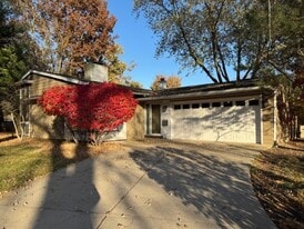 1124 Holly Ct in Naperville, IL - Building Photo