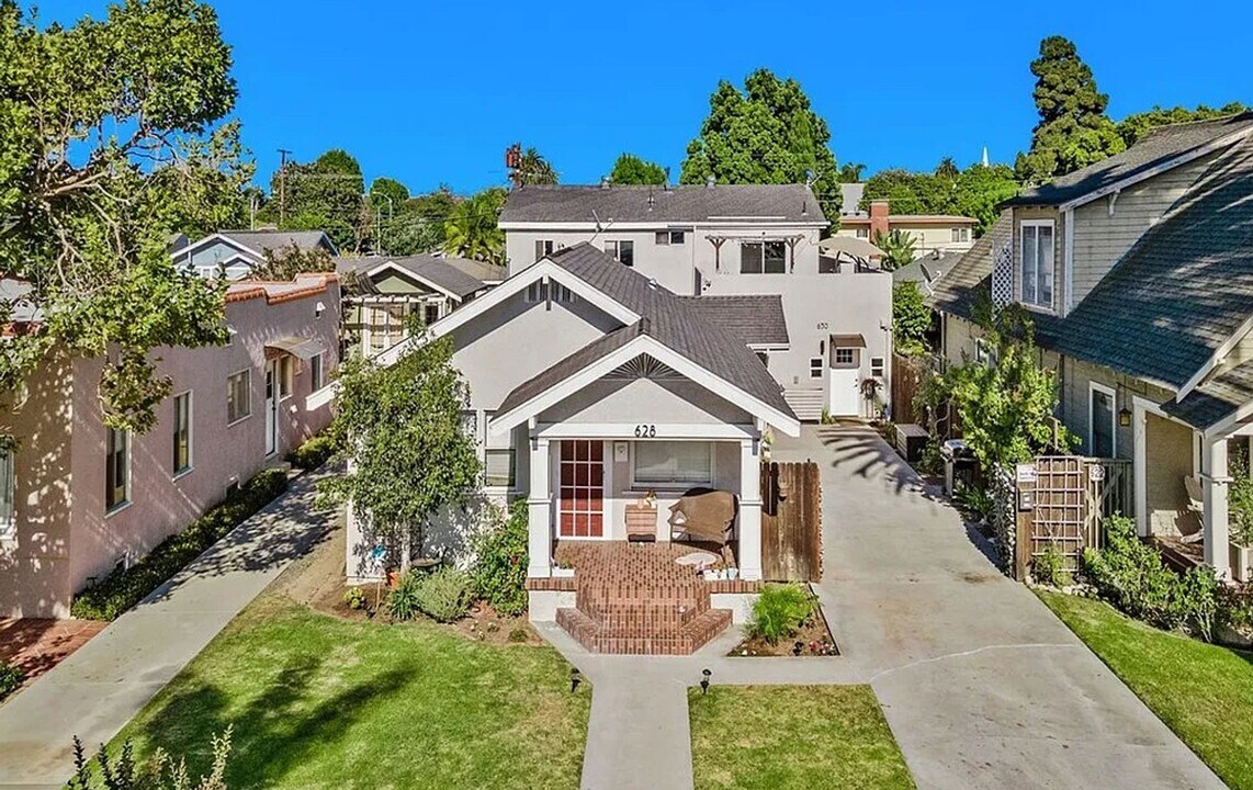 628 Mira Mar Ave in Long Beach, CA - Building Photo