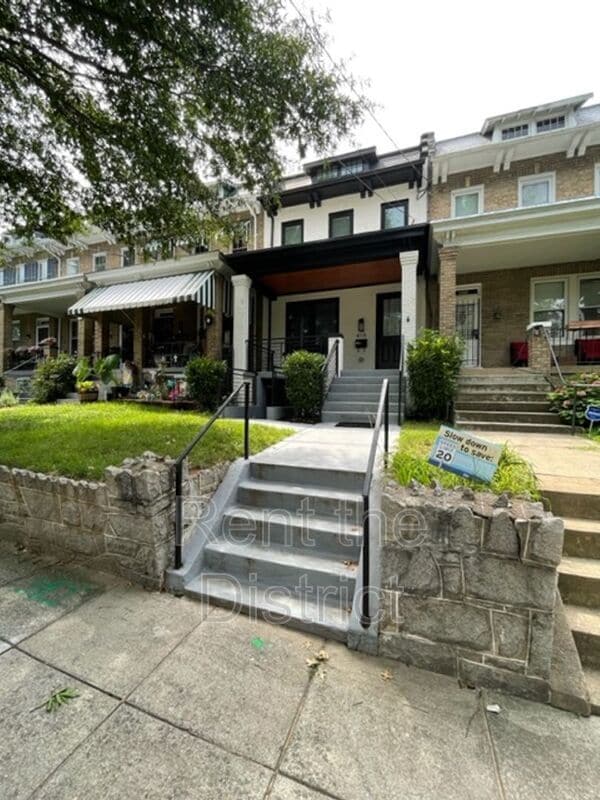 418 Hamilton St NW in Washington, DC - Building Photo - Building Photo