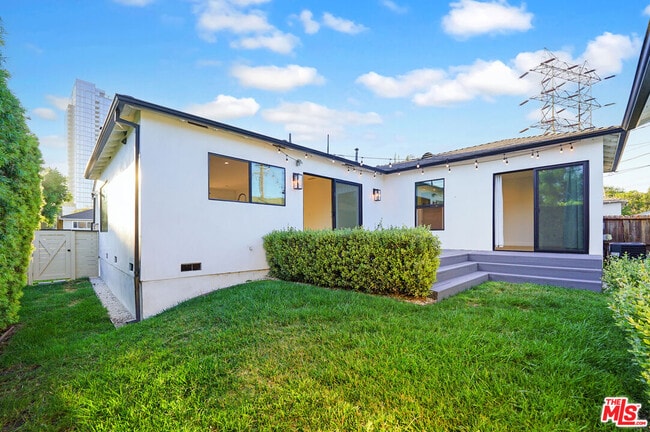 property at 2930 Spaulding Ave