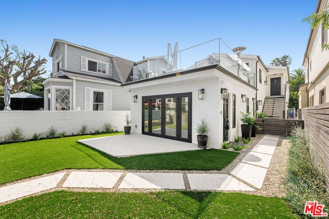 property at 424 Carroll Canal