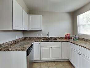 8638 94th Ave in Seminole, FL - Foto de edificio - Building Photo