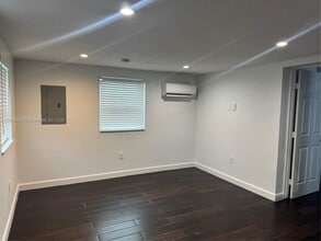 5740 Buchanan St in Hollywood, FL - Building Photo - Building Photo