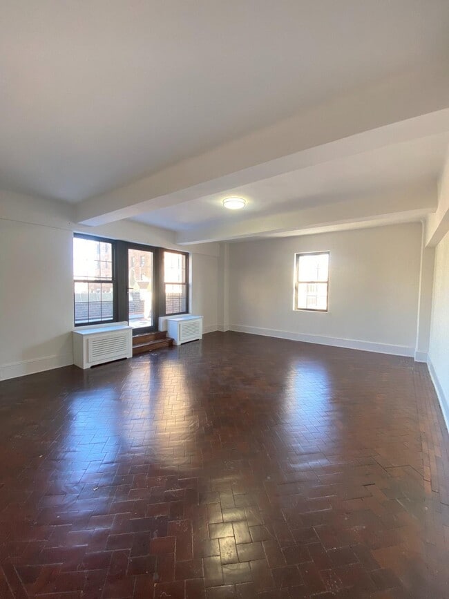 160 W 73rd St