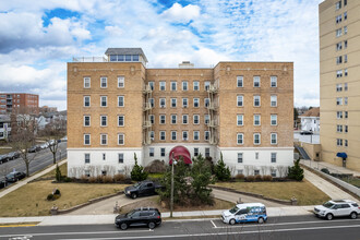 Lake Drive Court in Asbury Park, NJ - Building Photo - Building Photo