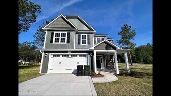 623 Muscadine Ln in Aberdeen, NC - Building Photo