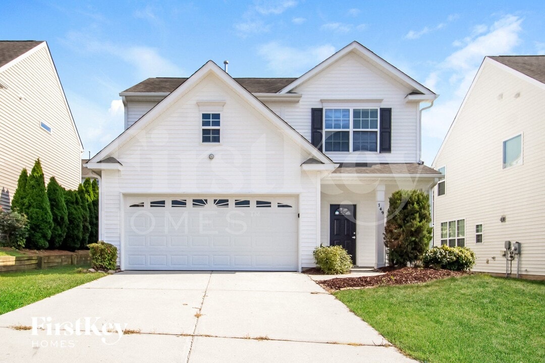 749 Spinning Wheel Point in High Point, NC - Foto de edificio