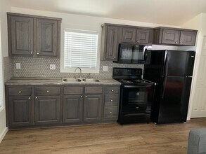 13 Parker Creek Rd in Huntsville, TX - Building Photo - Building Photo