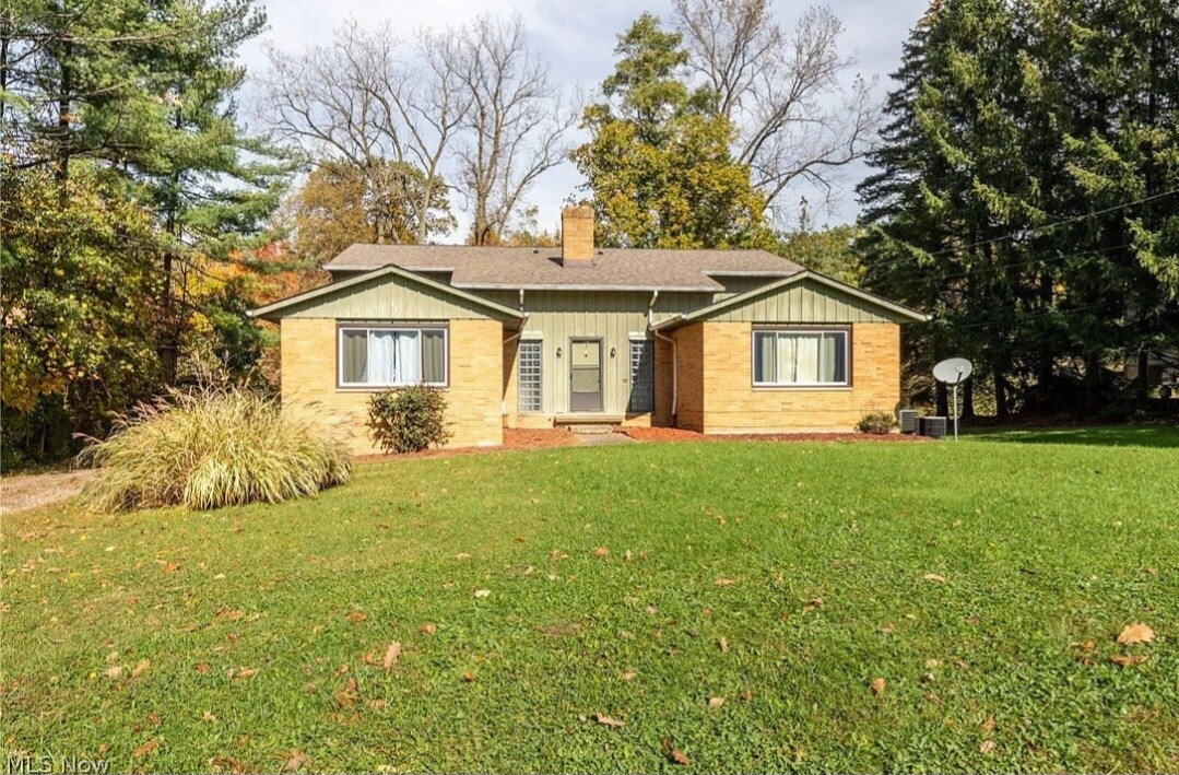 8224 N Akins Rd in North Royalton, OH - Building Photo