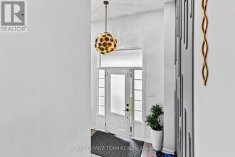775 Cappamore Dr in Ottawa, ON - Building Photo - Building Photo